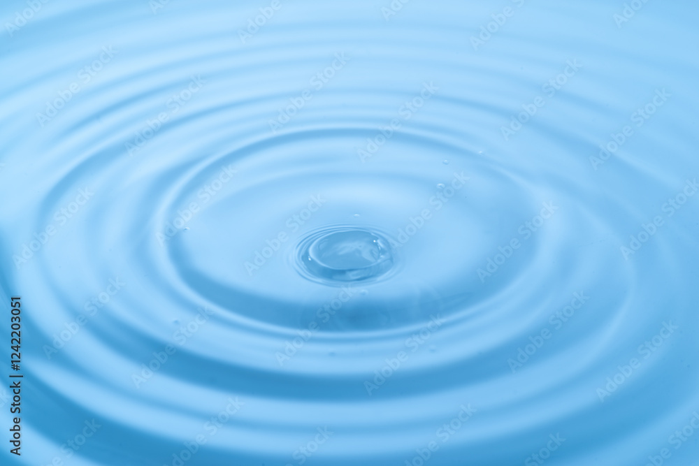 美しい水面の波紋