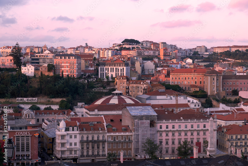 Fototapeta premium View of Lisbon in the evening