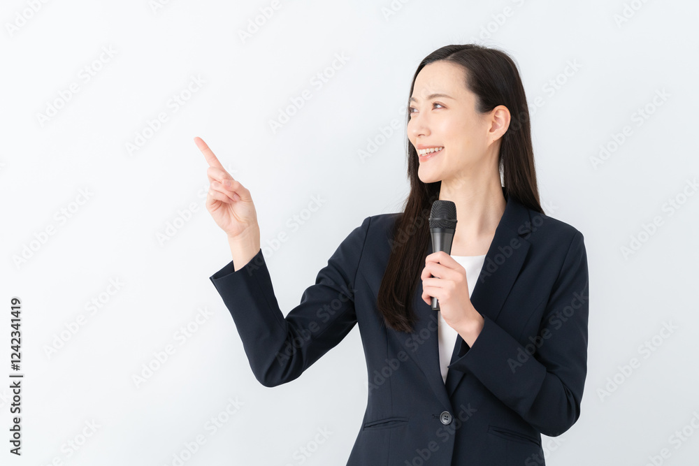 白バックの若いビジネスウーマン
