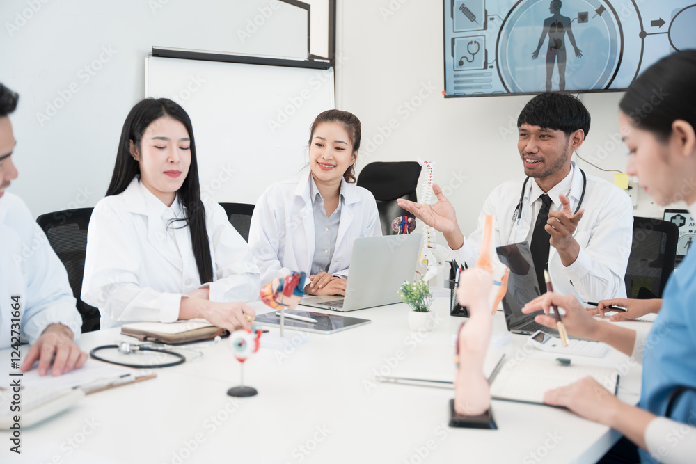 Fototapeta premium Doctor meeting to talk and consult together in the lab