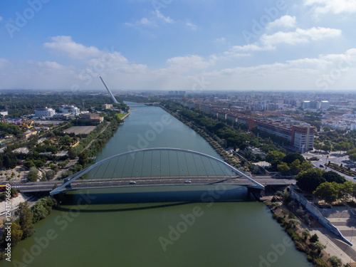 Río Guadalquivir Sevilla - España Toma Aérea