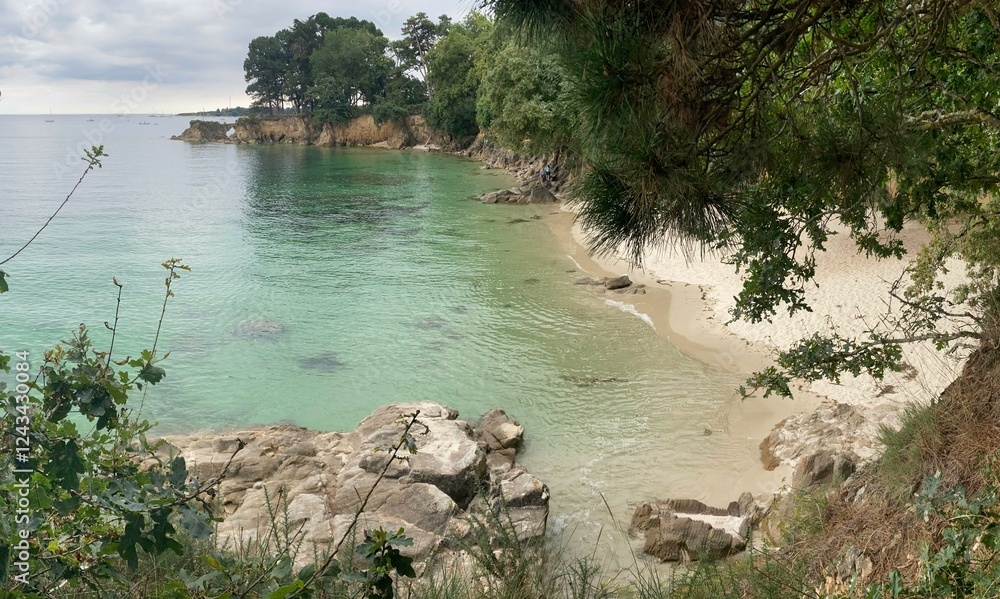 Le long de la côte à Beg-Meil en Bretagne Cornouaille Finistère France