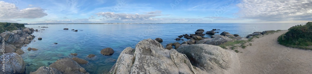 Le long de la côte à Beg-Meil en Bretagne Cornouaille Finistère France