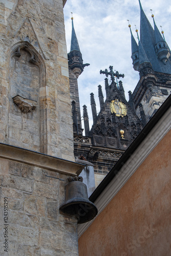 Obraz na płótnie The House of the Stone Bell in Prague w salonie