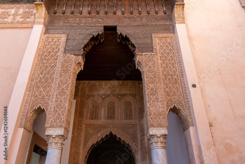 Tombeaux saadiens, the Sadite tombs of Marrakesh date from the time of the great Sadite sultan Ahmed al-Mansur. The mausoleum protects the bodies of sixty sadites.