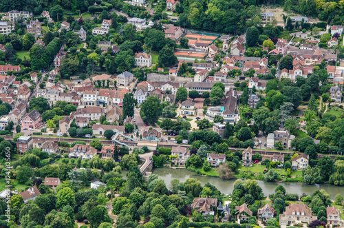 vue aérienne du village de Villennes-sur-Seine en france
