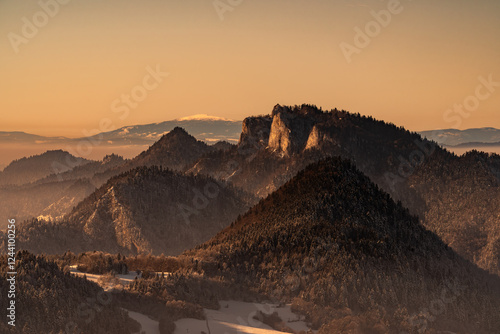 Obraz na płótnie Pieniny , góry, zima, śnieg, Karpaty, mgły, Tatry, Dunajec w salonie