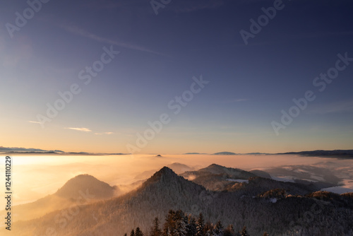Obraz na płótnie Pieniny , góry, zima, śnieg, Karpaty, mgły, Tatry w salonie