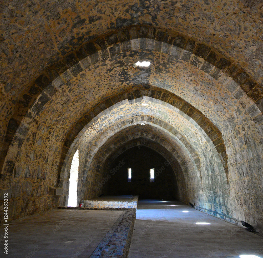 Obraz premium The historical Kirkgozhan Caravanserai in Antalya, Turkey, was built during the Seljuk period.
