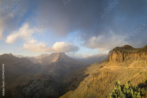 Obraz na płótnie Winding road through a mountainous landscape in Gran Canaria. Mirador Astronomico de la Degollada de las Yeguas w salonie