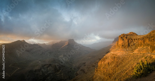 Obraz na płótnie Winding road through a mountainous landscape in Gran Canaria. Mirador Astronomico de la Degollada de las Yeguas w salonie