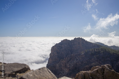 Obraz na płótnie Pico de las Nieves, Gran Canaria's highest peak, above a sea of clouds. w salonie