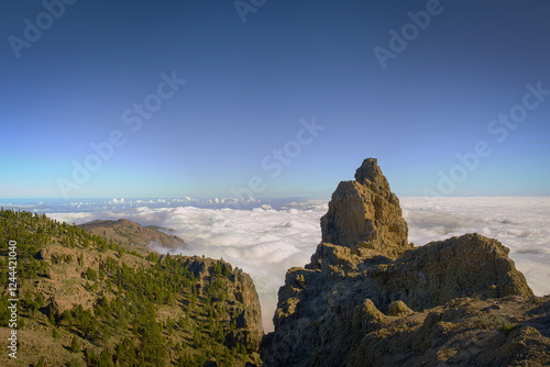 Obraz na płótnie Pico de las Nieves, Gran Canaria's highest peak, above a sea of clouds. w salonie