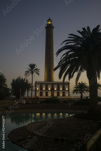Obraz na płótnie Faro de Maspalomas, Maspalomas Lighthouse in Gran Canaria at dusk or dawn. w salonie