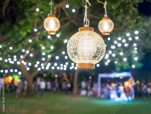 Round Paper Lanterns Illumi...