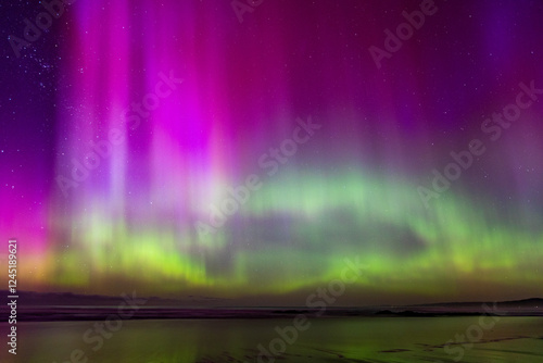 Fotografie The stunning Southern Lights (aurora australis) over Dunedin, Otago Region, New Zealand