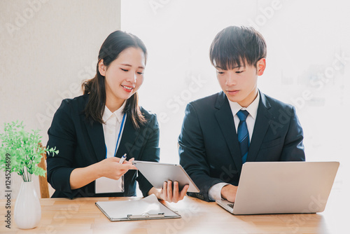 business team working together
一緒に働くビジネスチーム