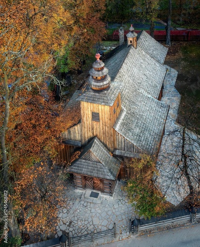 Obraz na płótnie Zakopane: Stary Kościół na Pęksowym Brzysku jesienią z lotu ptaka w salonie