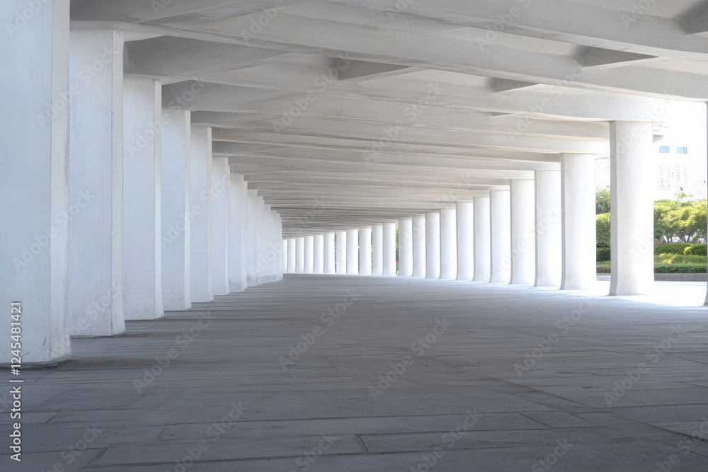 Fototapeta premium Bright and spacious corridor with white pillars in a modern architectural setting