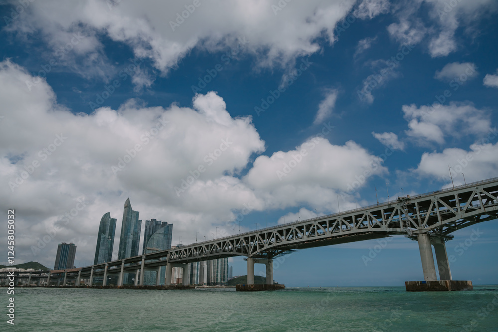 Fototapeta premium Gwangandaegyo Bridge