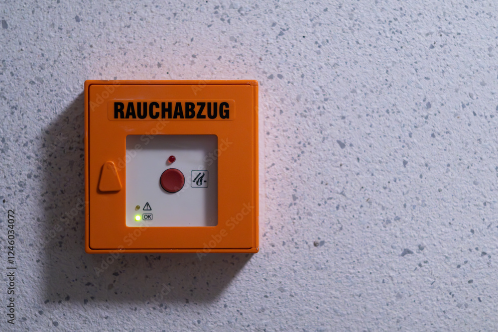 Rauchabzug, Schalter in einem Treppenhaus Rauchabzug, Schalter in einem Treppenhaus