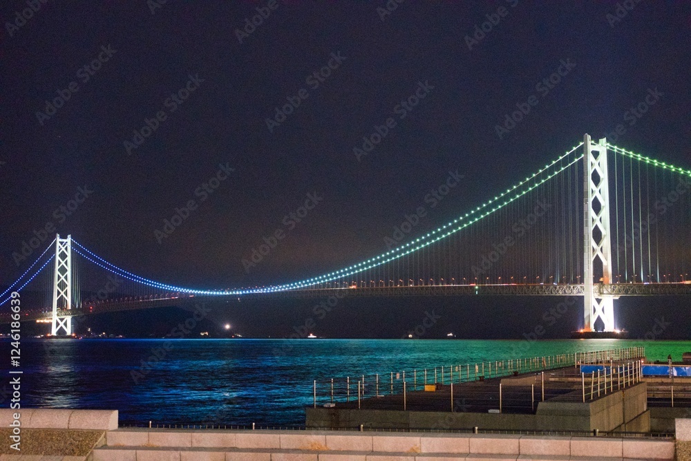 Obraz premium 夜の明石海峡大橋