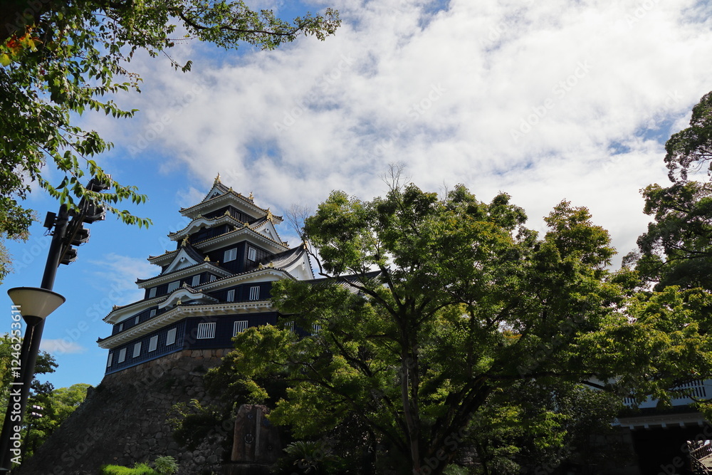 青空の下の岡山成