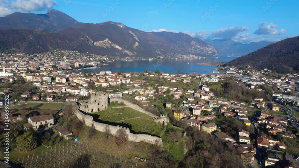 CASTELLO DI PARATICO CASTELLO DI PARATICO