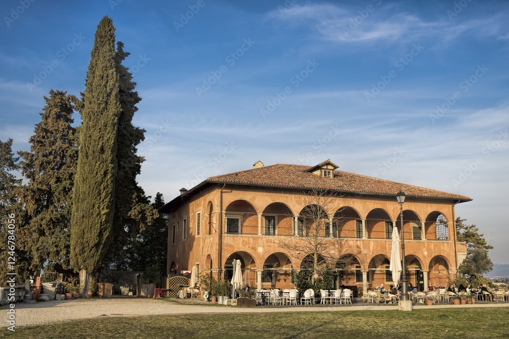 udine, italien - altes gebäude im castello di udine