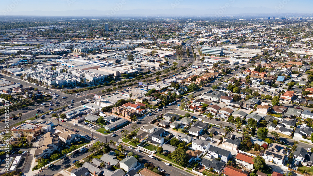Obraz premium Capture Newport Beach luxury with stunning real estate photography. High-quality images showcase homes beautifully, perfect for listings, marketing, and Shutterfly prints.