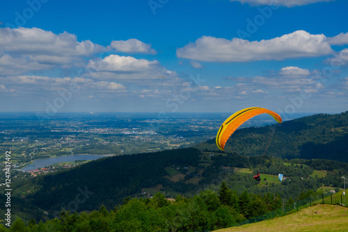 Fototapeta Naklejka Na Ścianę i Meble -  Paragliders on Zar mountain of Beskid. Poland