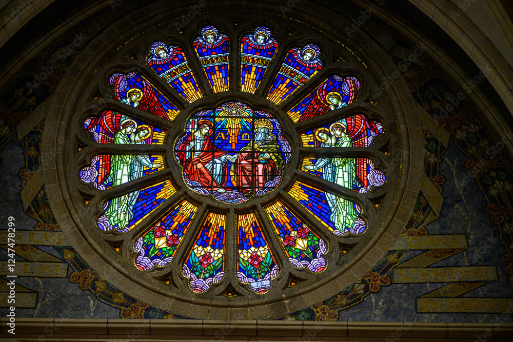 Φωτογραφία Vitrail-rosace dans l'église Saint-Géran du Palais, Belle-Île-en-Mer, Morbihan,