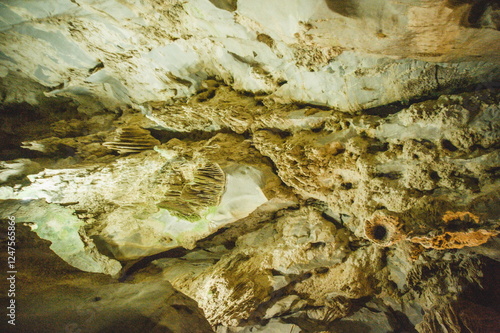 inside the cave a cuba