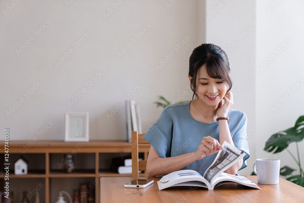 本を読む女性