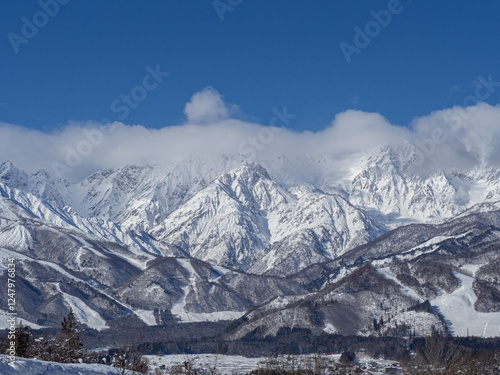 Wallpaper Mural 晴天の空と雪の北アルプス　長野県白馬村 Torontodigital.ca