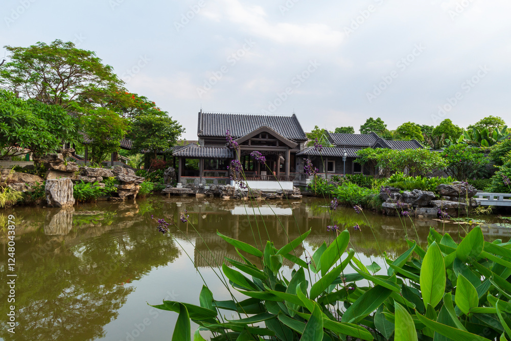 Obraz premium chinese pavilion in the garden
