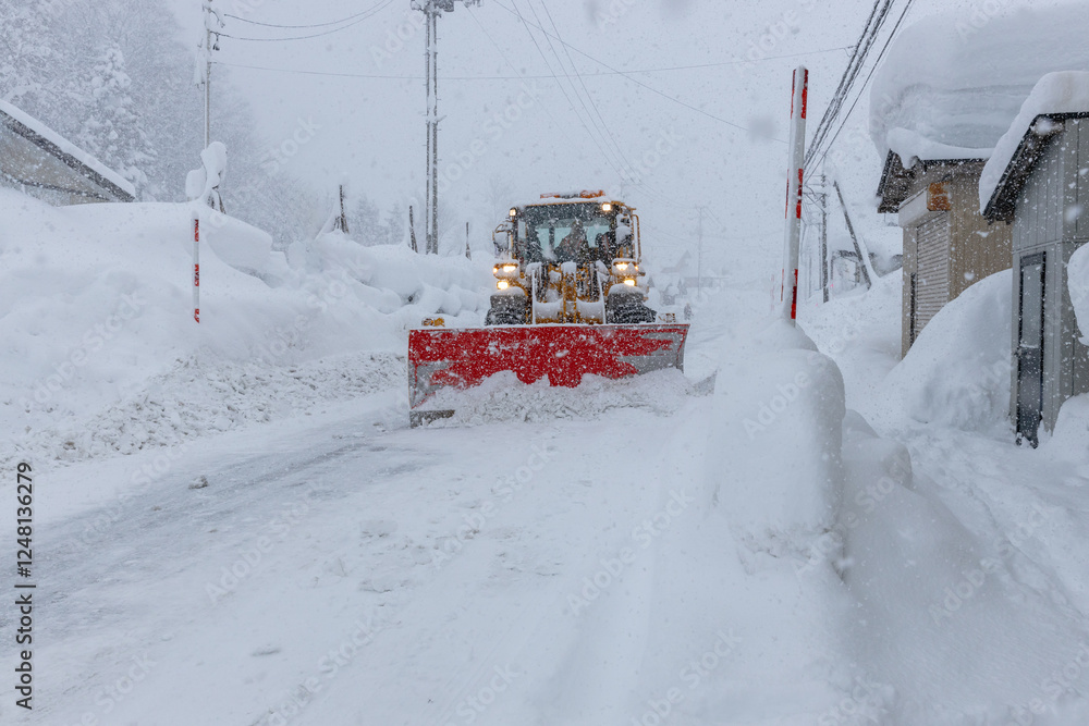道路の雪を押す除雪車 道路の雪を押す除雪車