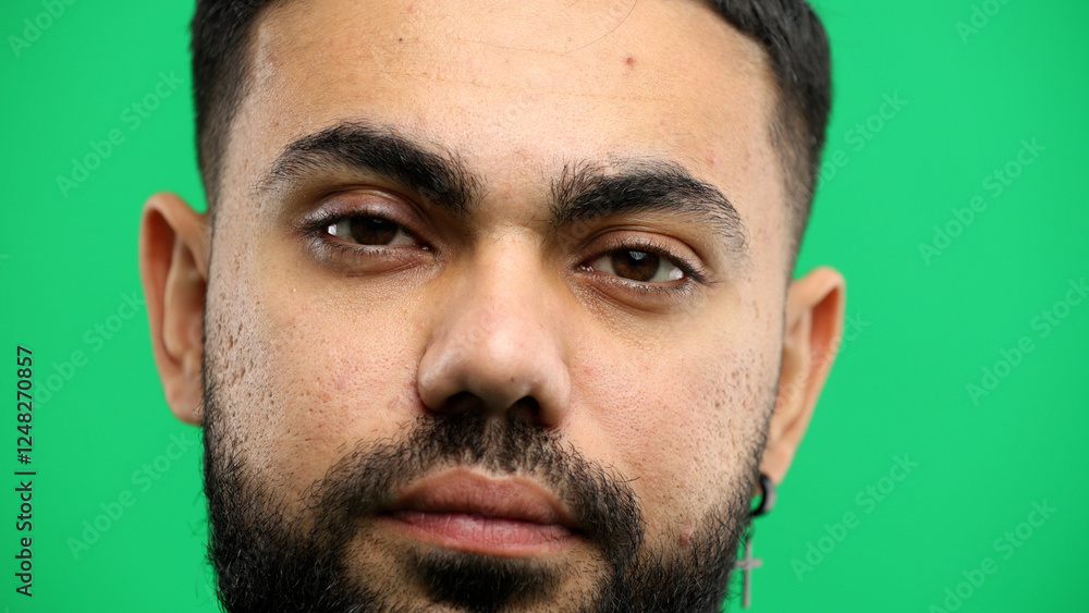 Obraz premium Man's face, close-up, on a green background