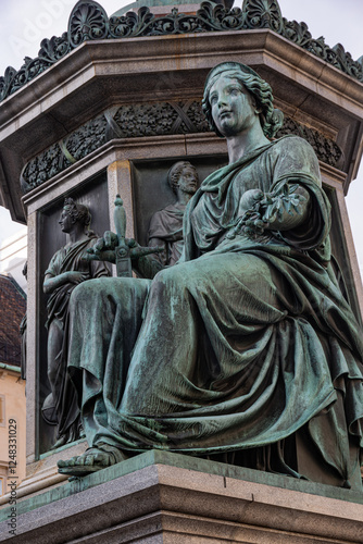 Obraz na płótnie Statue of Kaiser Franz in the yard of Sisi museum, Vienna w salonie