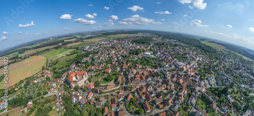 Die sehenswerte Marktgemeinde Cadolzburg westlich von Fürth von oben photo