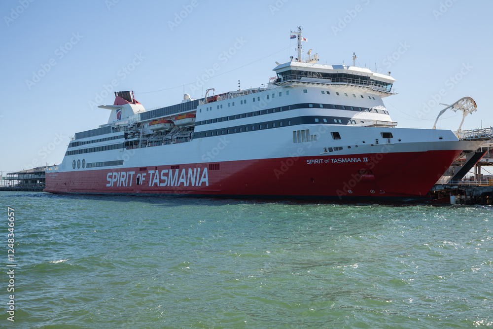 Die Fähre nach Tasmanien liegt in Melbourne am Station Pier an. November 2019. Die Fähre nach Tasmanien liegt in Melbourne am Station Pier an. November 2019.
