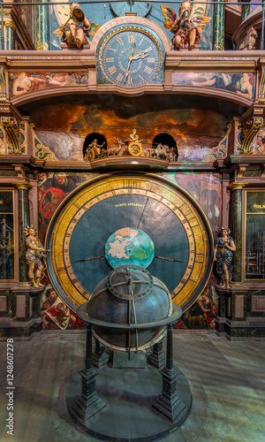 Obraz na płótnie Old astronomical clock in the cathedral of Strasbourg, France w salonie