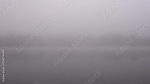 Eau réflection brume