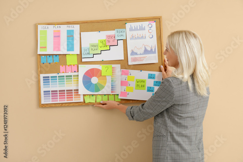 Mature woman with business ...