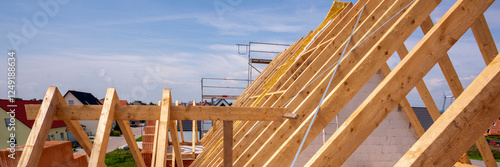 Obraz na płótnie Ein Dachstuhl mit Holzbalken im Bau auf einem Wohnhaus w salonie