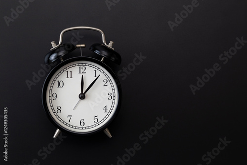 Wallpaper Mural 黒背景に目覚まし時計 Torontodigital.ca