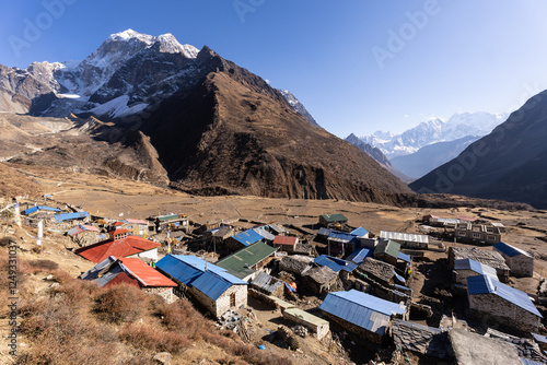 Obraz na płótnie Samdo, Nepal: Panoramic view of the Tibetan village of Samdo along the Manaslu circuit trek in the Himalayas in Nepal. w salonie