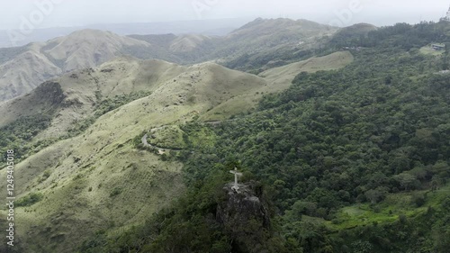 Wallpaper Mural Drone does 360 around white cross at end of hiking trail on mountain peak, overlooking a valley leading to the sea in Panama Torontodigital.ca