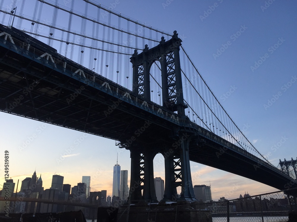 Naklejka premium brooklyn bridge at sunset