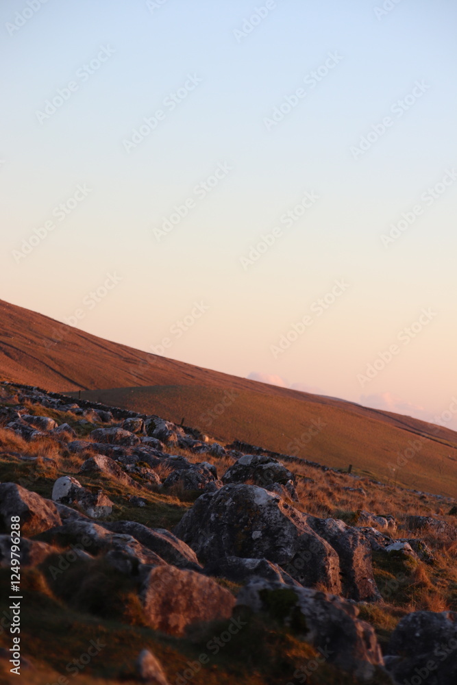 Naklejka premium Mountains at sunset